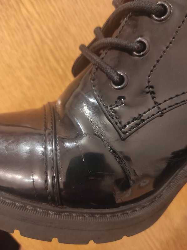 Lakierowane botki Deichmann