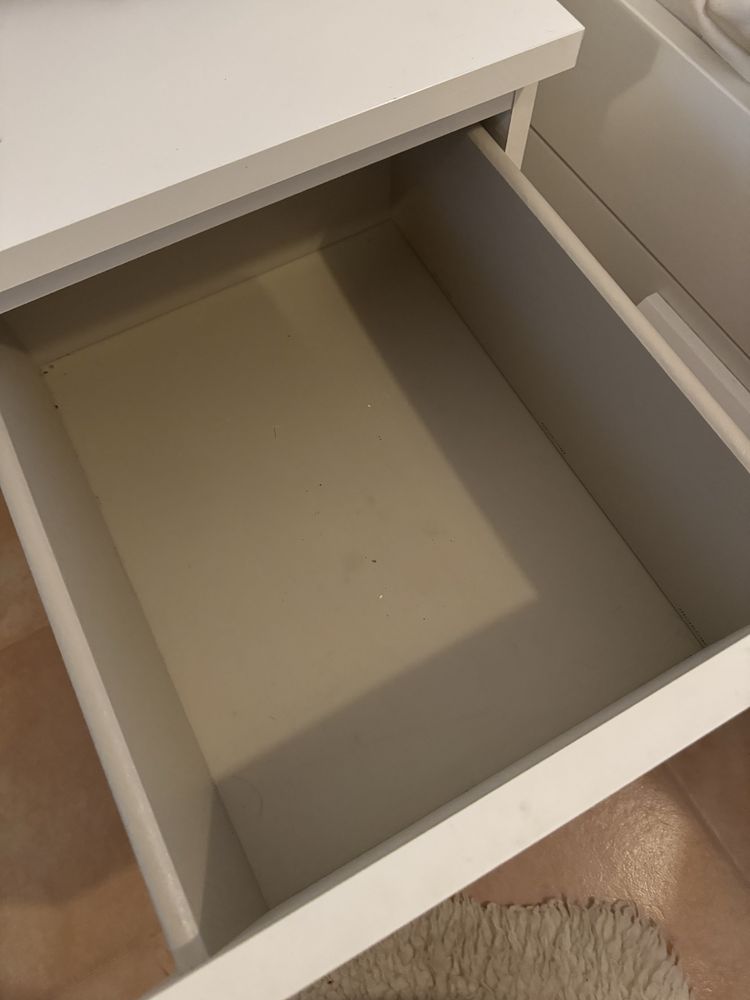 3 mesas de cabeceira IKEA - 20€ CADA
