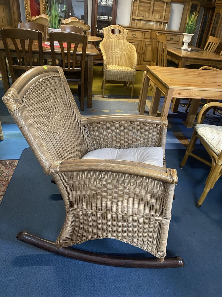 Rattanowy fotel bujany