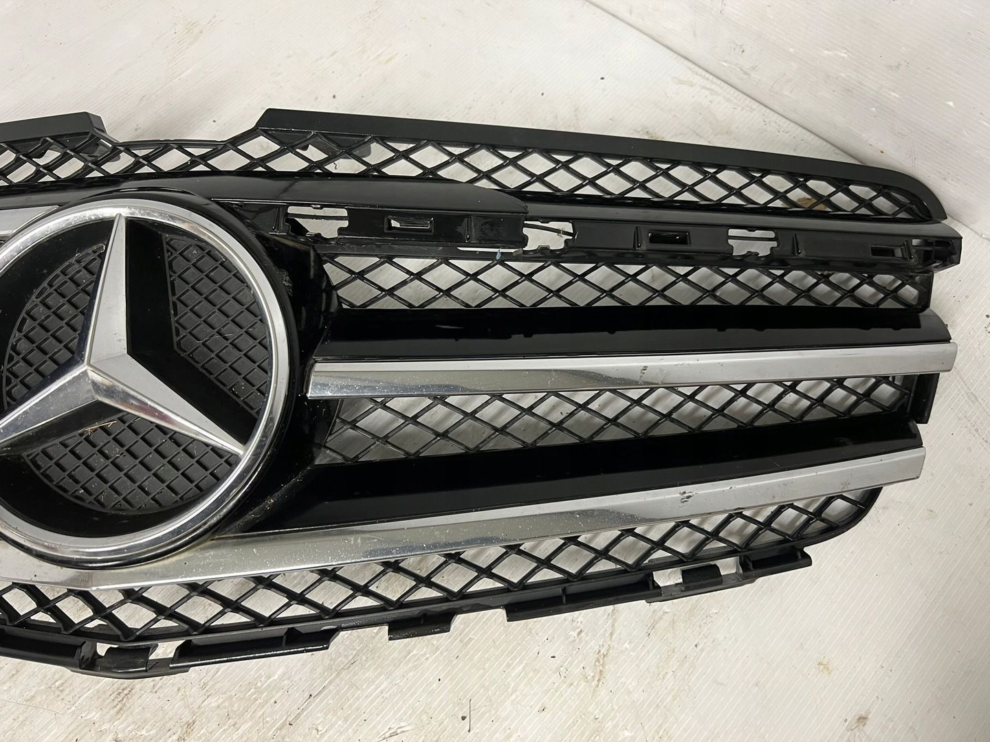 ATRAPA GRILL MERCEDES R KLASA W251 LIFT A2518880060