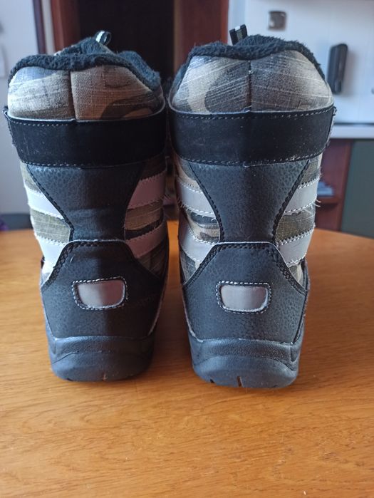 Solidne śniegowce trapery