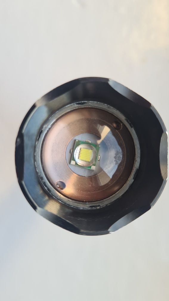 Metalowa latarka XML-T6 LED + akumulator 18650 / 3x AAA