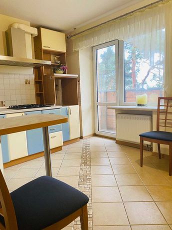 Продам просторную трехкомнатную квартиру с ремонтом в городе Ирпень