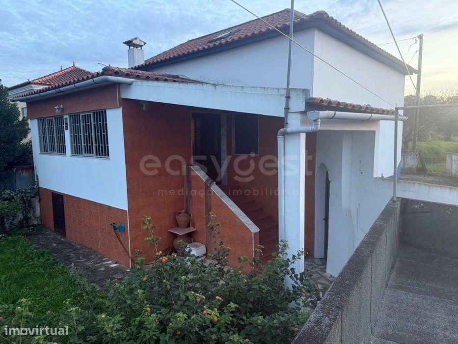 Moradia T4 com Terreno e Sótão em Constância, Santarém