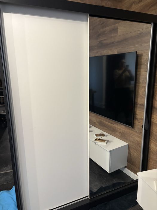 Szafa 150x200x60 z lustrem