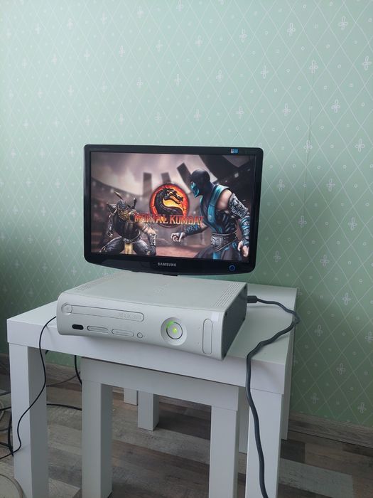 Приставка ікс бокс 360 xbox працююча гарний стан