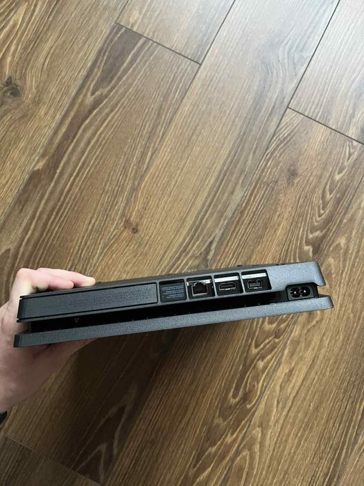Ps4 500gb stan bardzo dobry w zestawie 2 pady,gry,całe okablowanie