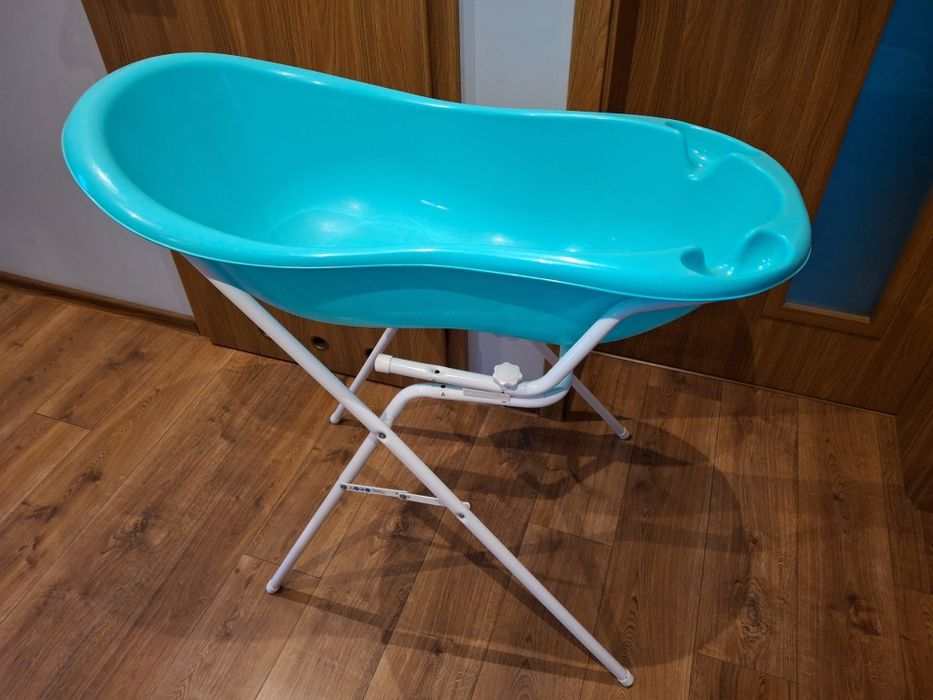 Dwie wanienki na regulowanym stelażu