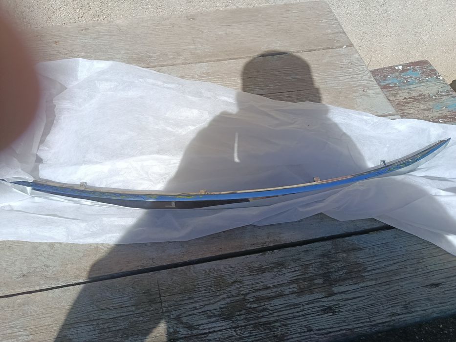 Молдинг решетки радиатора Хонда cr v4