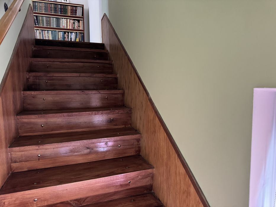 Продаж житлового будинку з землею