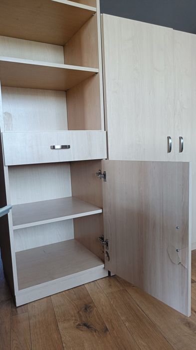 Zestaw mebli do pokoju młodzieżowego dziecięcego z regulowanym biurkie