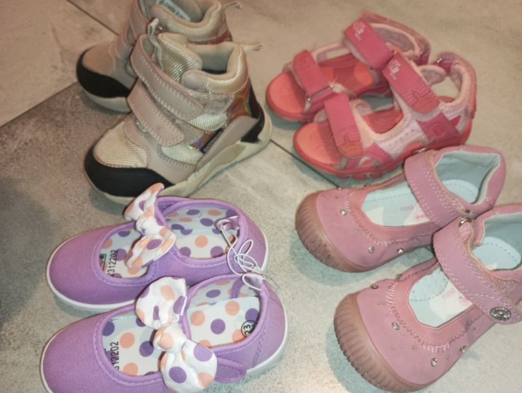 Rezerwacja. Oddam za darmo buty dla dziewczynki