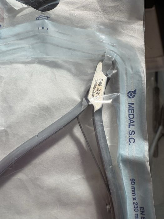 Cążki do skórek Nghia 4 szt. + 3 kopytka GRATIS – świetna jakość!