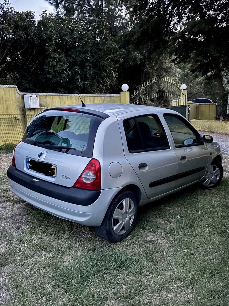 Renault Clio 1.2i 5 lugares