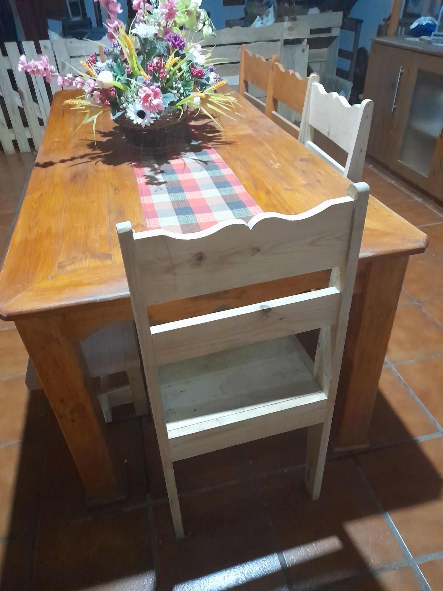 Mesa de jantar em piho