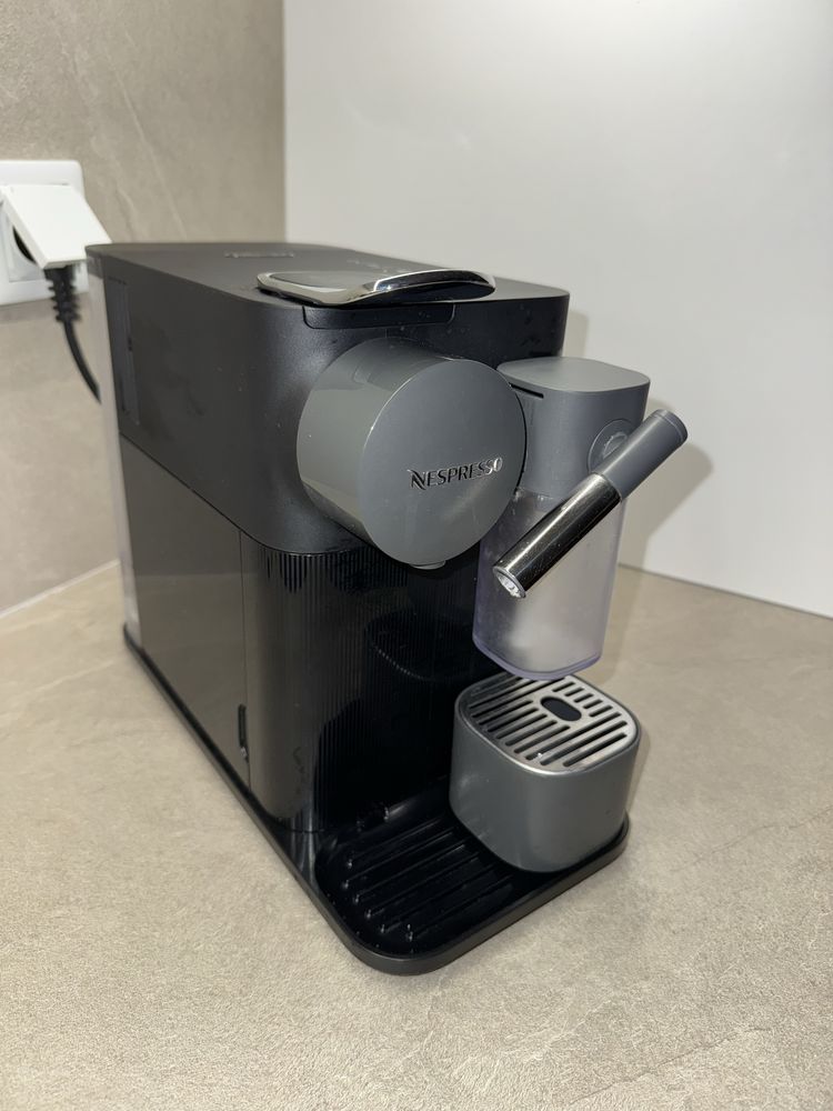 Ekspres na kapsułki DeLonghi Nespresso Lattissima