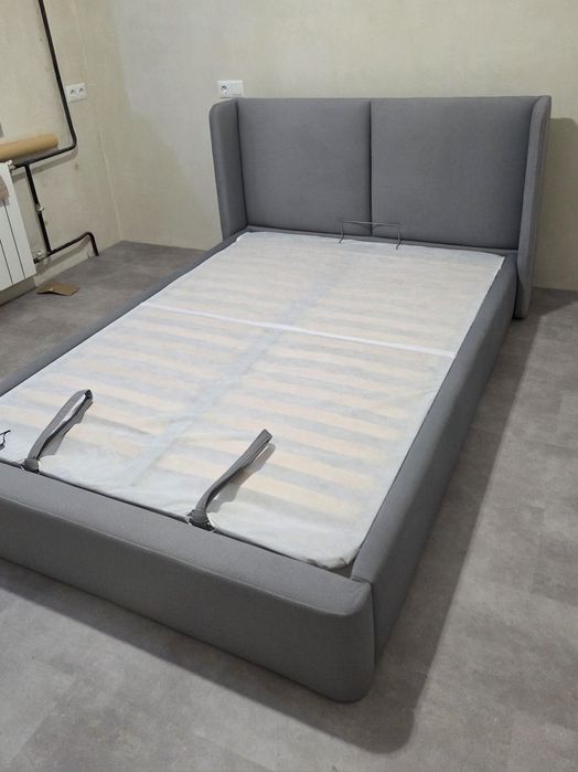 Новая Эксклюзивная кровать с подъёмные механизмом на ножках 140*200