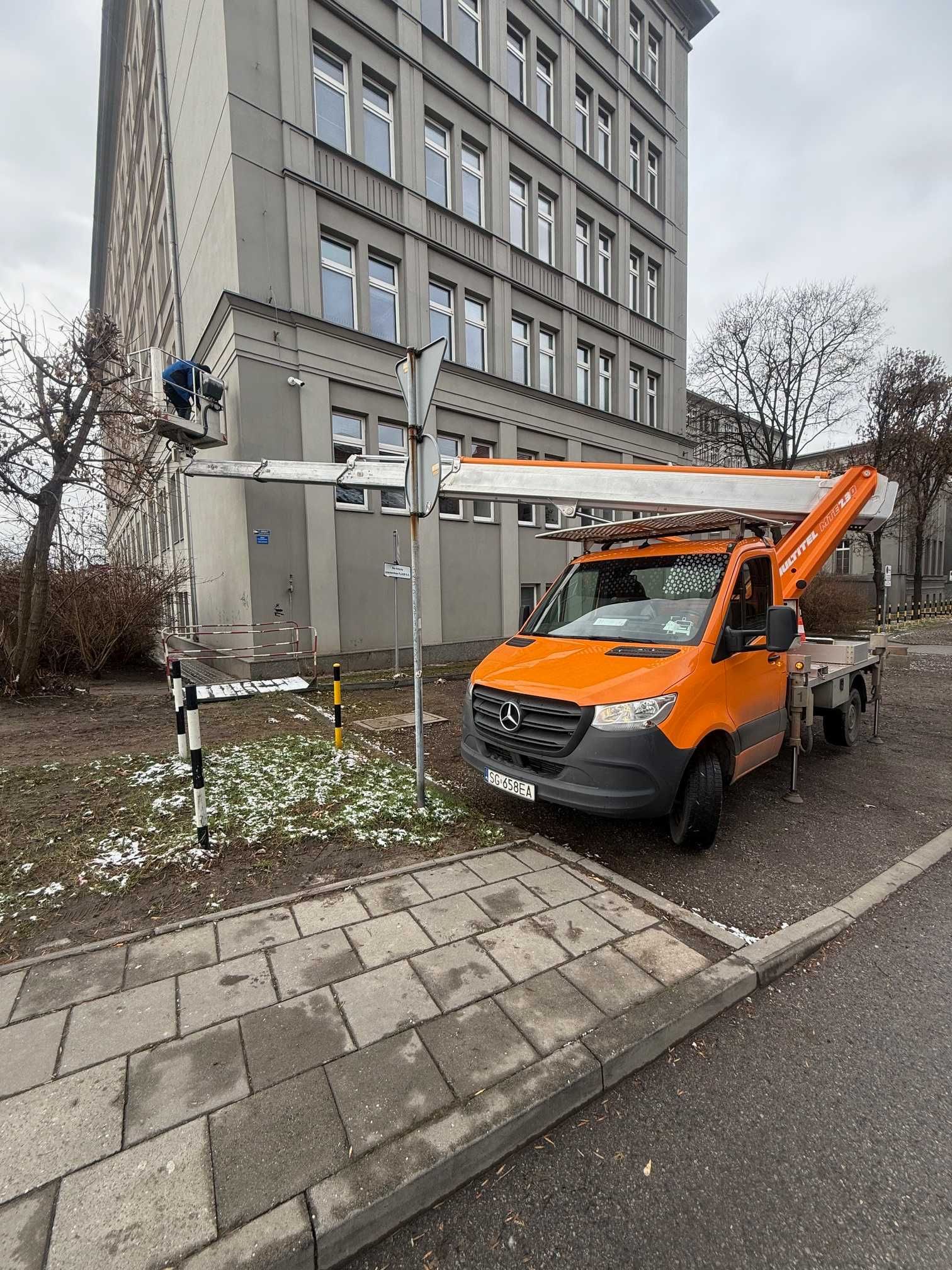 Zwyżka Knurów podnośnik koszowy wynajem od 12 do 35m z operatorem