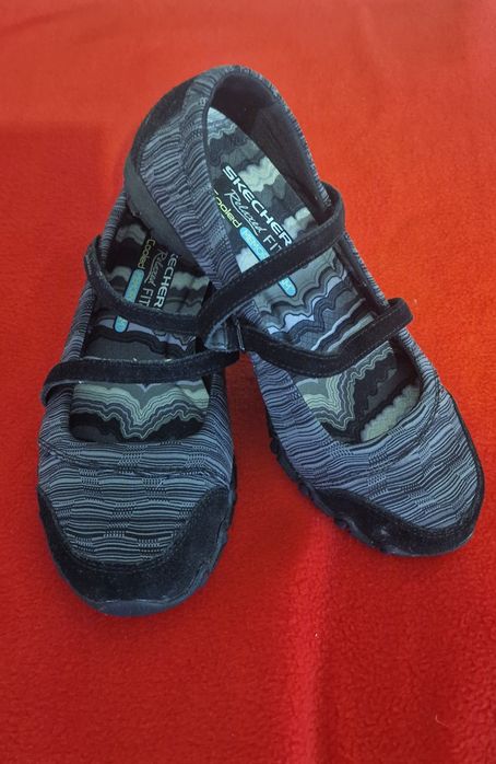 Sabrinas skechers 35