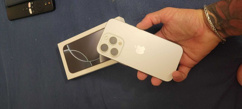 iPhone 16 pro 256gb