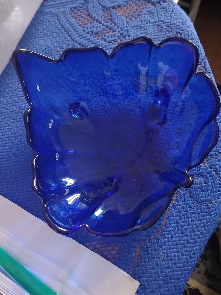 Patera kobaltowa w kształcie liścia