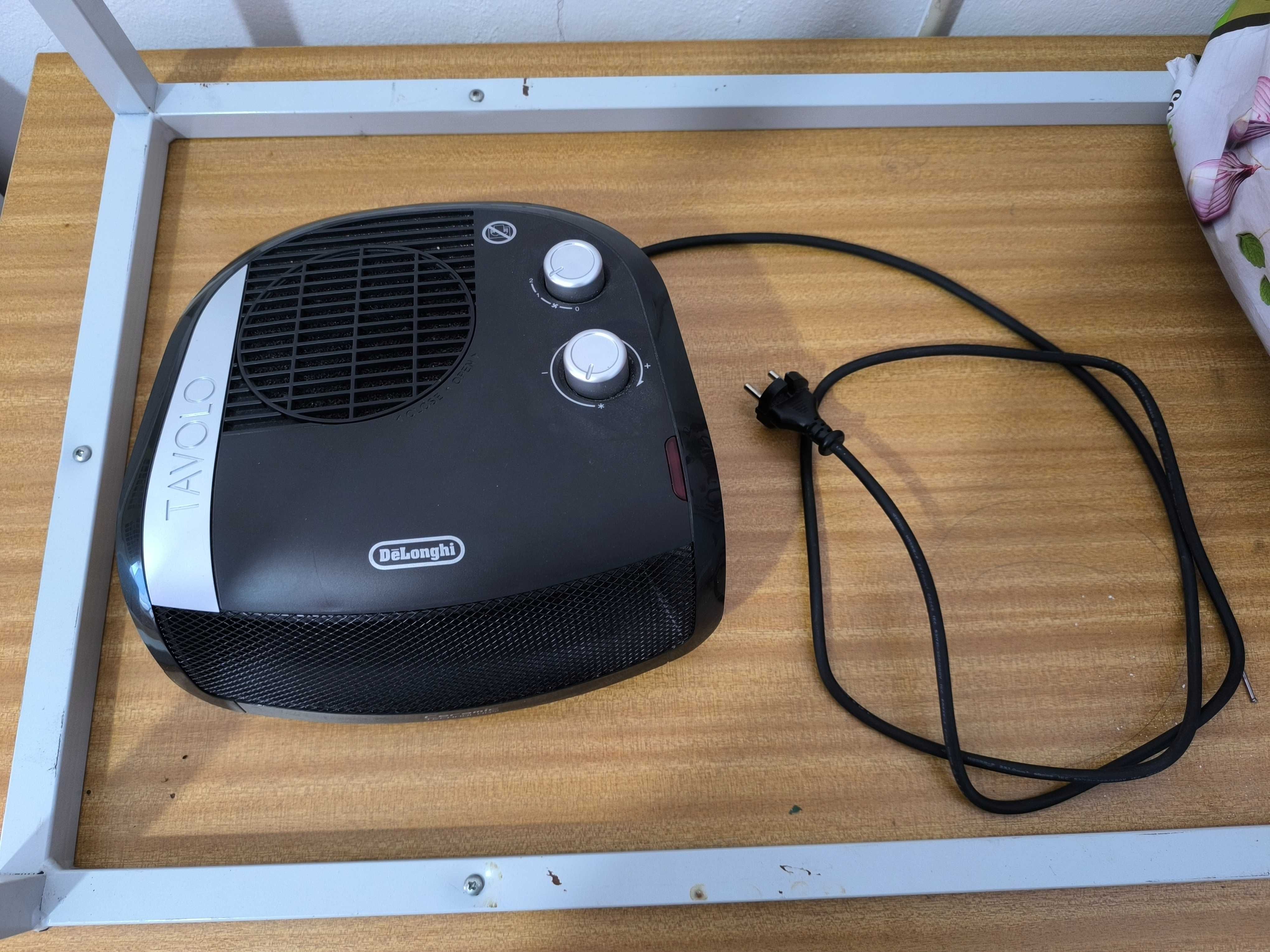 Aquecedor DeLonghi de ceramica.