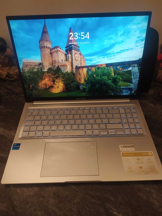 ASUS Vivobook i5-1135G7 / 8GB RAM / 238 GB SSD - Excelente Estado