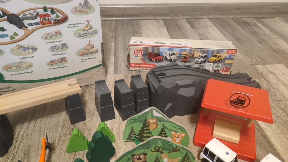 Drewniana kolejka Play tive junior + dodatkowe autka