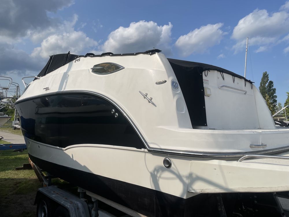 Bayliner 245 Cruiser, wózek portowy, faktura