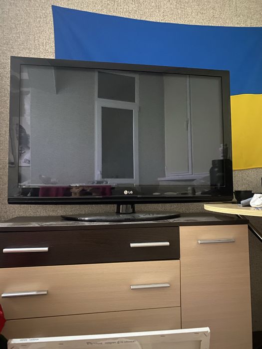 Телевізор LG 42,5 дюйма