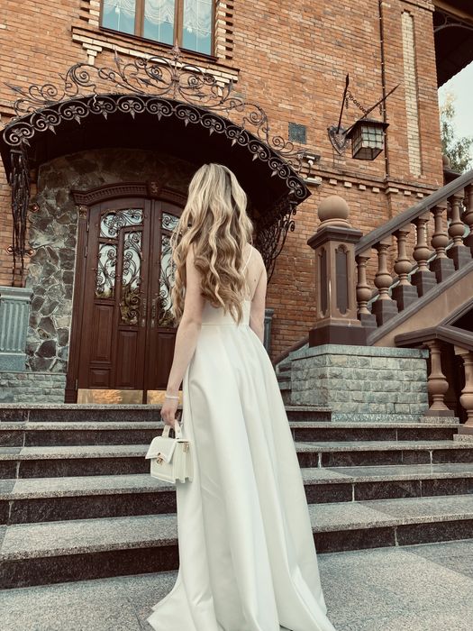 продам випускну/вечірню/весільну білу сукню, розмір с