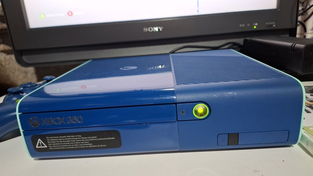 Xbox 360 E 500Gb Limited Edition Blue