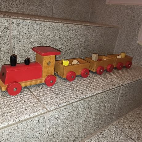 Ciuchcia pociąg  kolejka + 3 wagony lite drewno  solidna sztuka