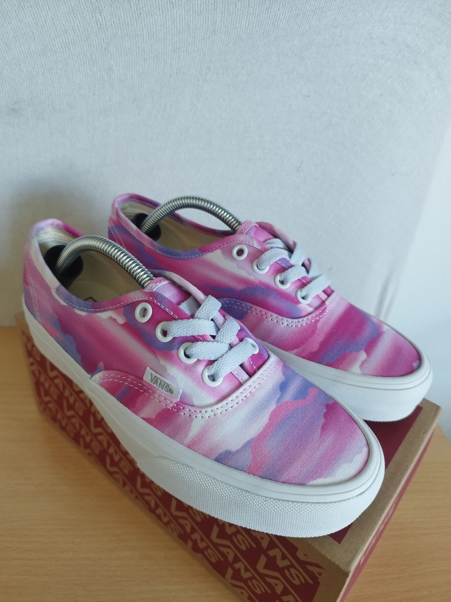 Vans Authentic tamanho 36,5 novos nunca usados.