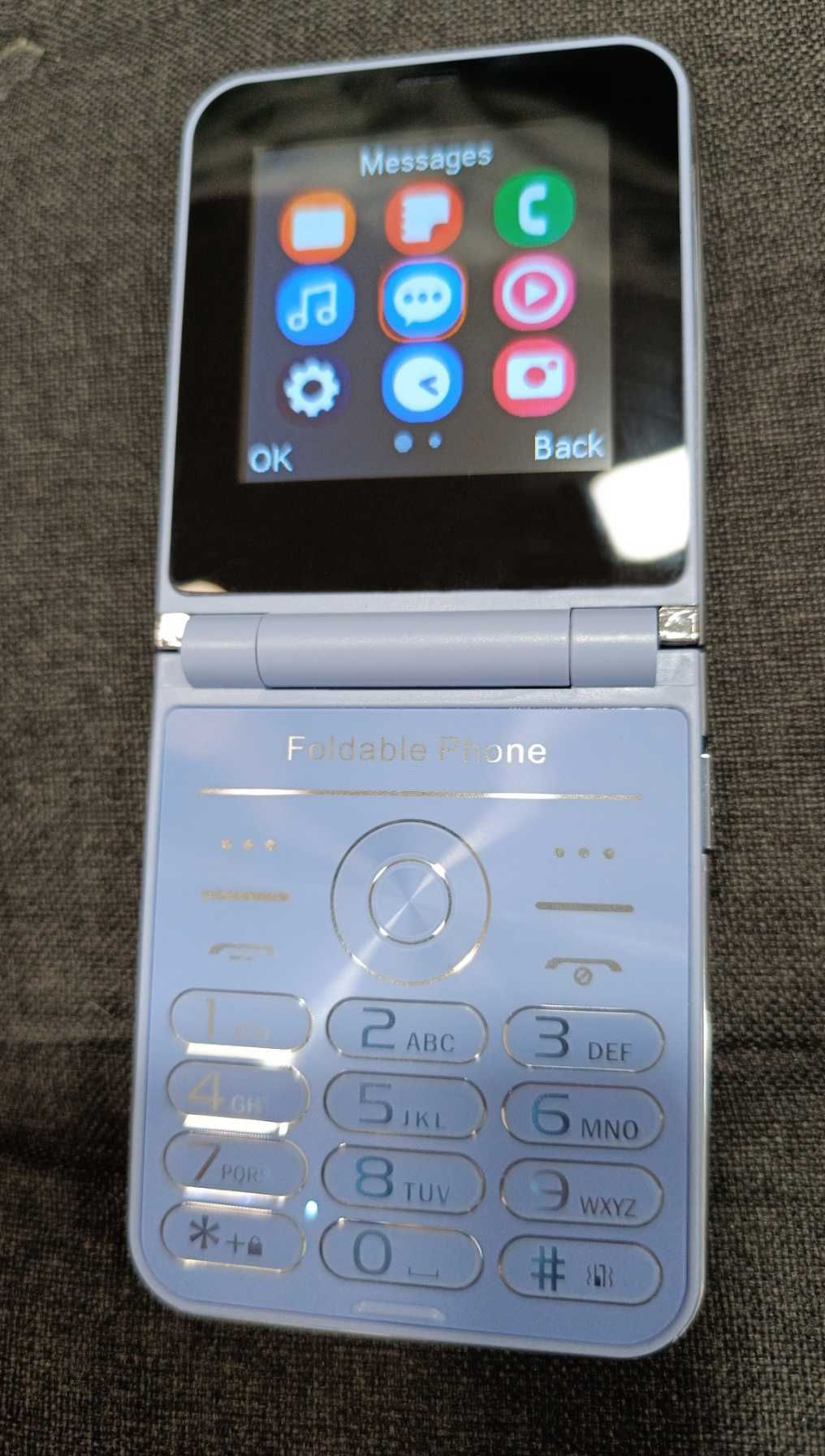 Кнопочный телефон SERVO Foldable на 4 SIM карты