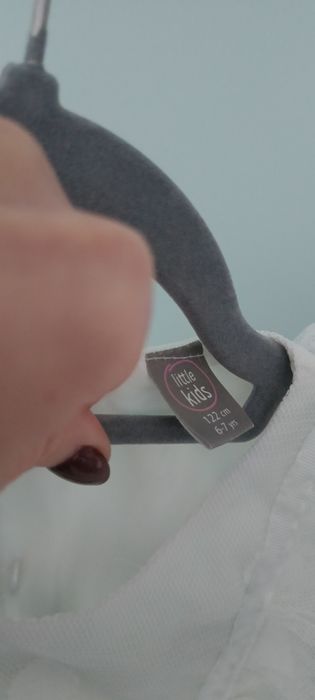Sprzedam biała sukienkę dla dziewczynki