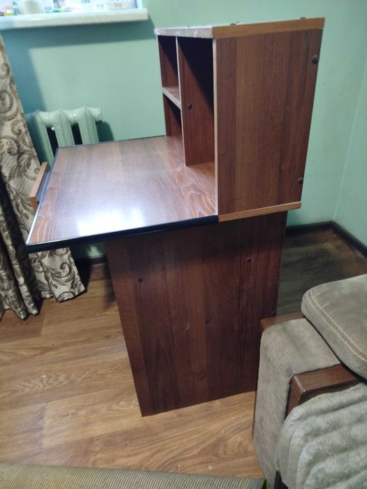 Стіл письмовий з поличками