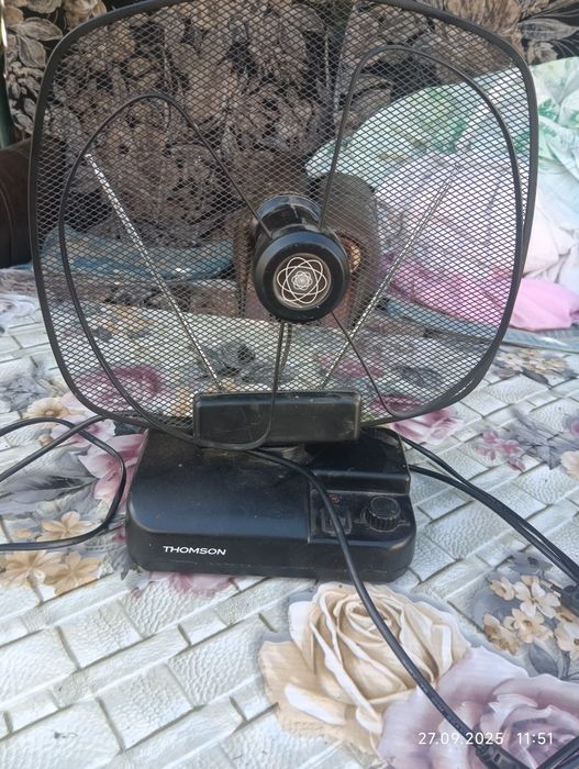 Продам кімнатну антену з підсилювачем