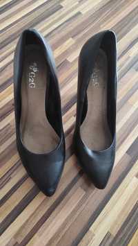 Buty na wysokim obcasie r. 39