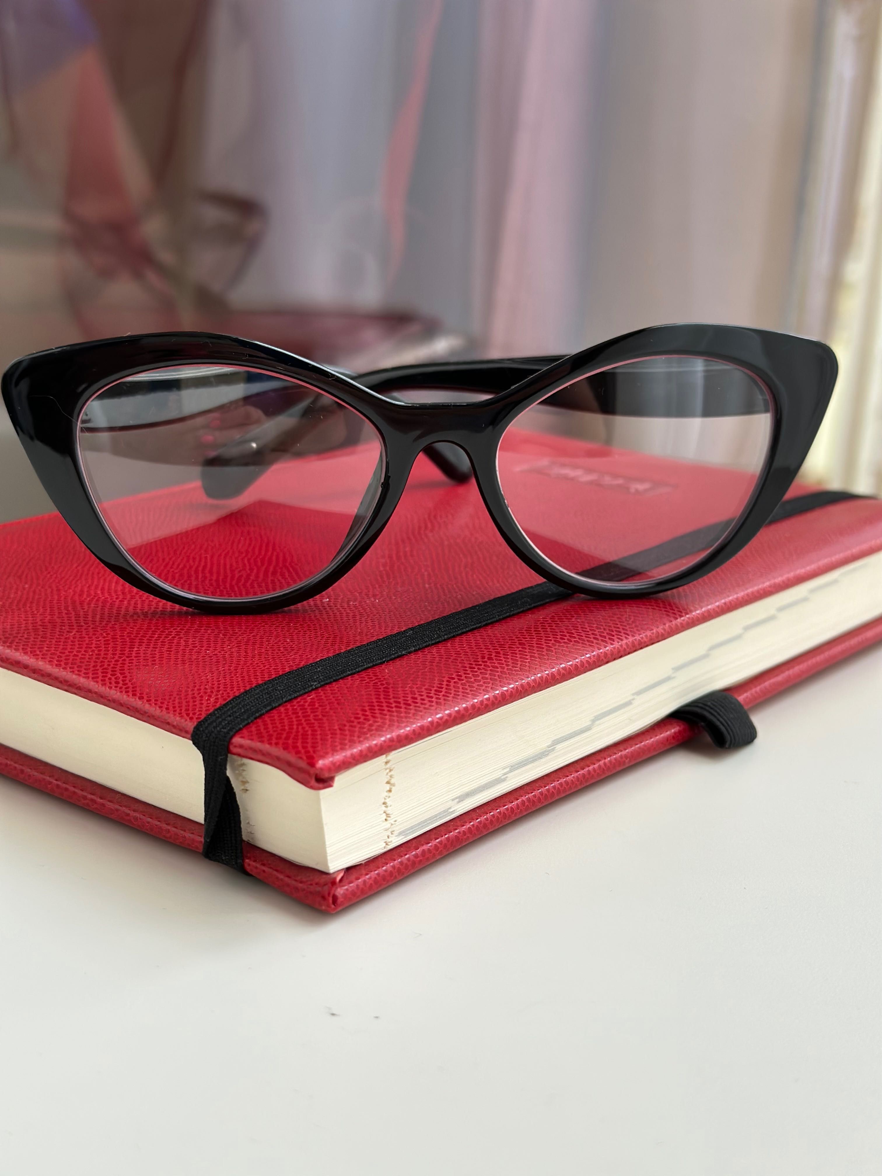 Okulary przeciwsłoneczne Miu miu + etui