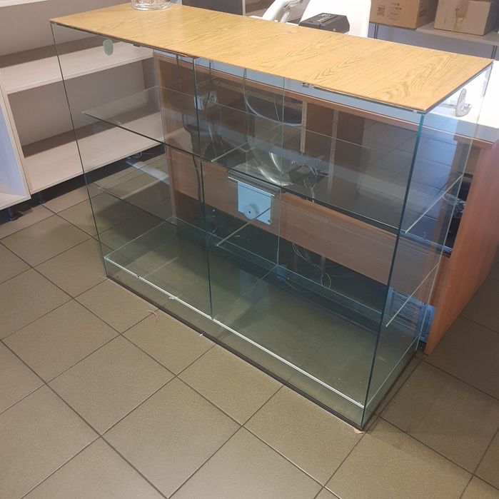 Gablota witryna szklana