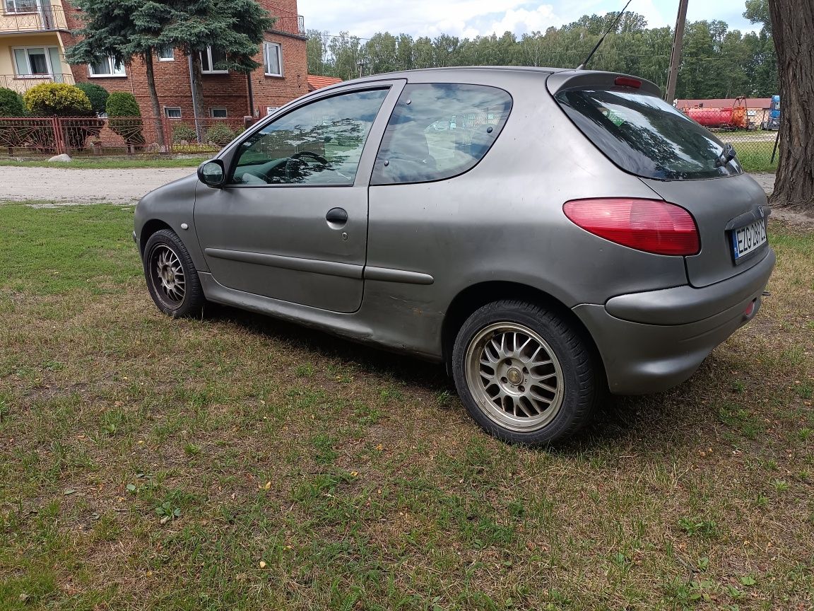 Peugeot 206 1.1 16v benzyna. 1999 rok. Sprawny.Aktualne opłaty.