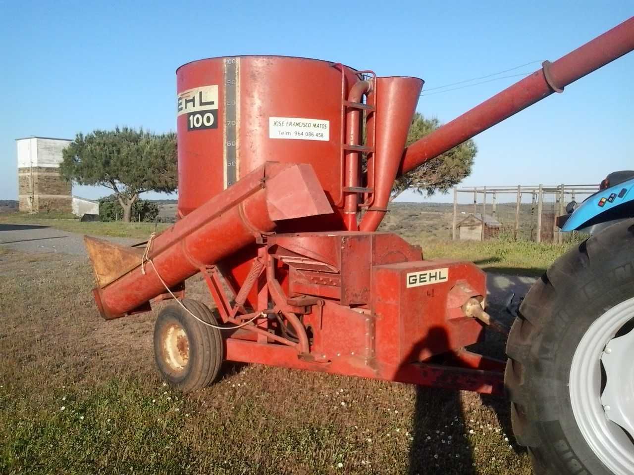 Moínho de rações GEHL MX-100