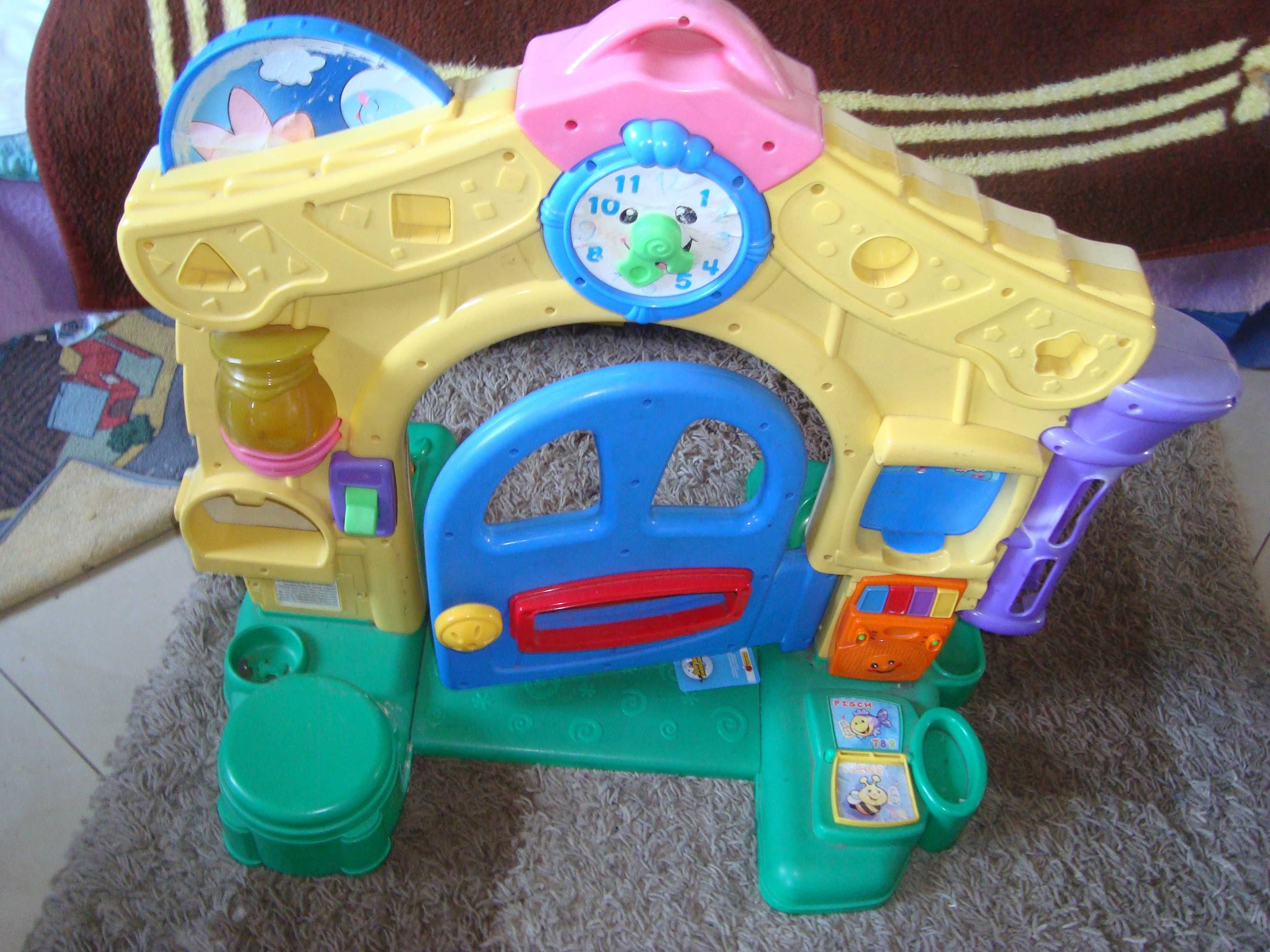 Fisher Price -Domek-drzwi-interaktywny