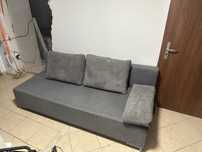 Rozkładana, dwuosobowa sofa z funkcją spania.