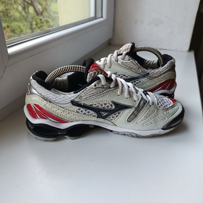 Волейбольні кросівки Mizuno Wave Tornado 6 розм.36.5