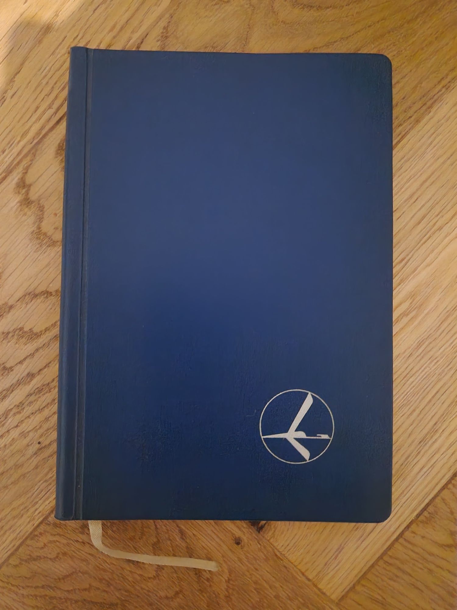 Kalendarze książkowe LOT  1966 i rok 1977 Polskie Linie Lotnicze