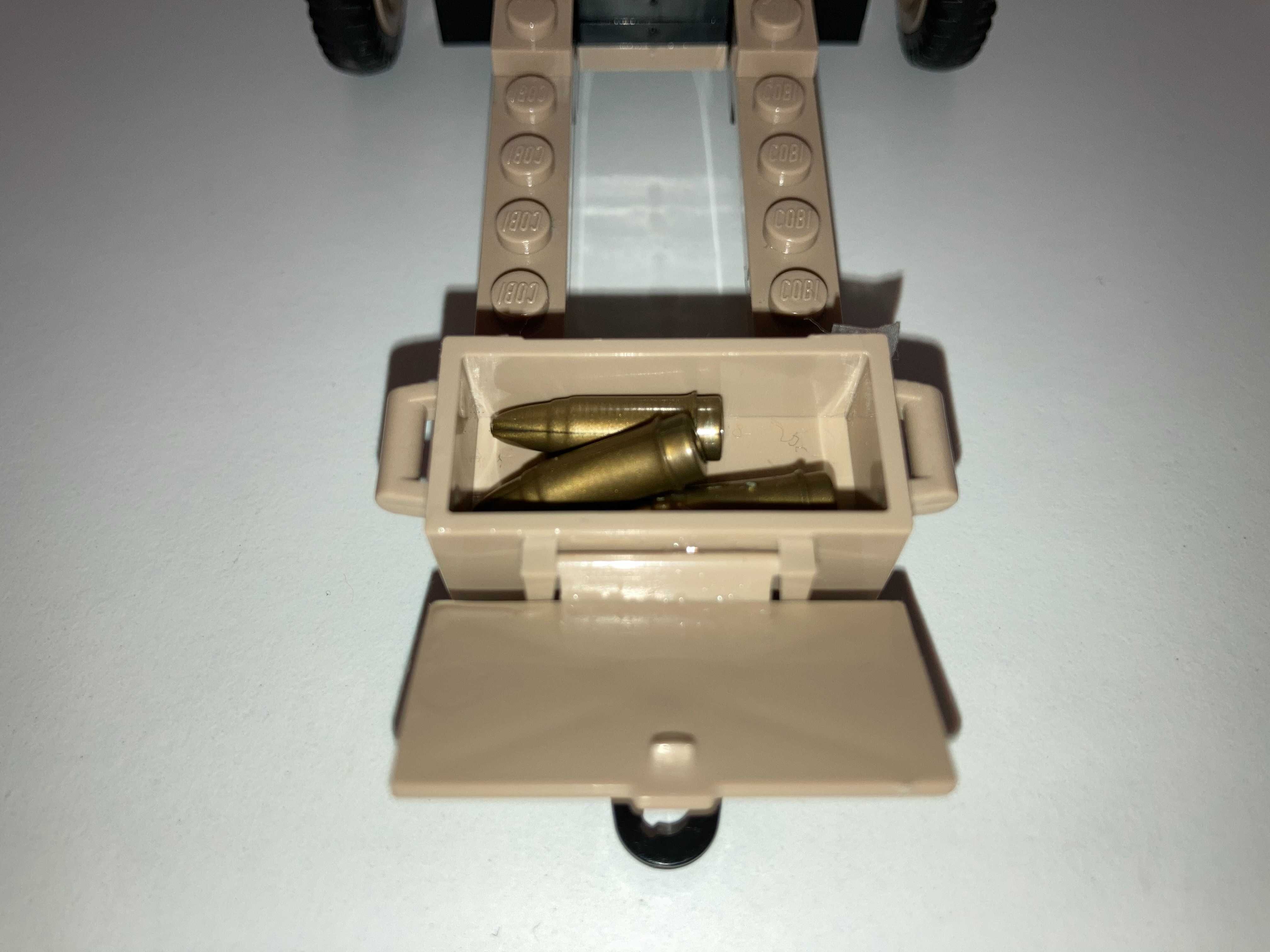 Klocki Cobi Small Army Jeep pustynny z armatą