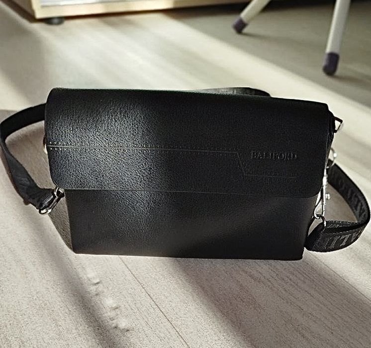 Сумка-барсетка на плечо, КОЖАННАЯ! черная, хорошее состояние