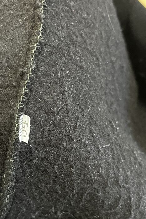 Czarny, ciepły kombinezon sportowy dla chłopca z kapturem